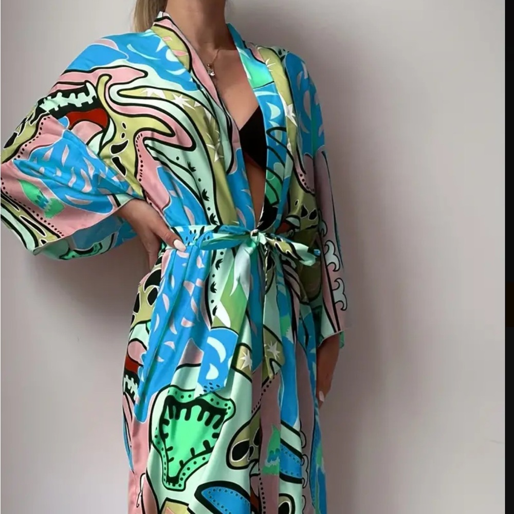 NWT Womens Stylish Kimono Robe with Vibrant Belt Beach Cover-Up - Picture 3 of 5